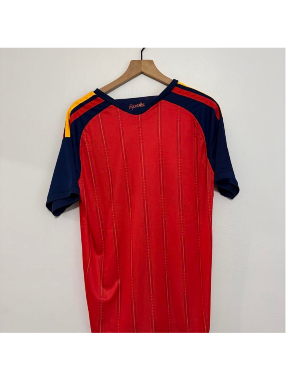 Spain 2026 Home Shirt
M-L available - Picture 2 of 2
